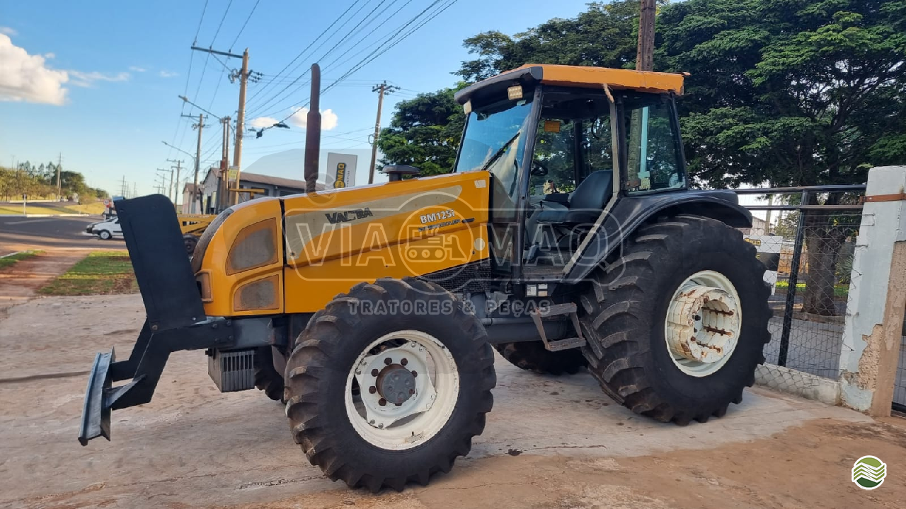 TRATOR VALTRA VALTRA BM 125 Tração 4x4 Viamaq Tratores e Peças CAMPO GRANDE MATO GROSSO DO SUL MS